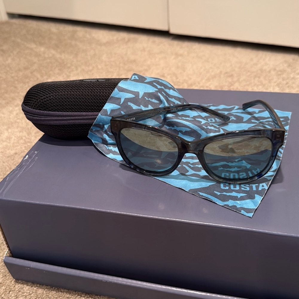 Stylish Costa Bimini Sunglasses with Case